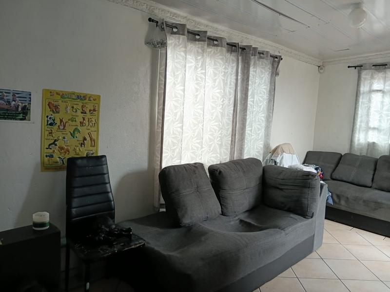 2 Bedroom Property for Sale in New Macassar Western Cape